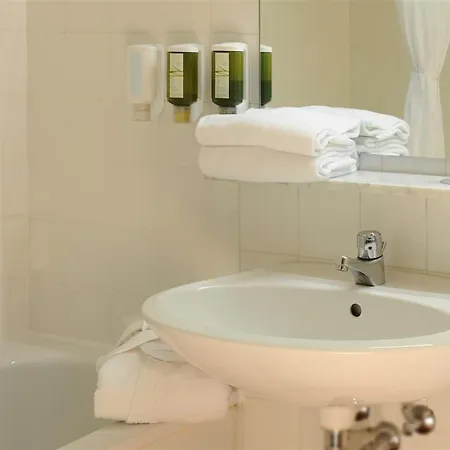 Szálloda Sachsengang - Free Parking, Near U1 & U2 - Self-check-in 3*