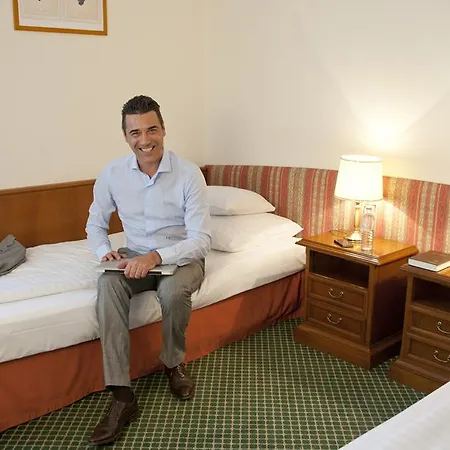 Hotel Sachsengang - Free Parking, Near U1 & U2 3*