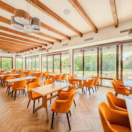 Hotel Sachsengang - Free Parking, Near U1 & U2 Groß-Enzersdorf