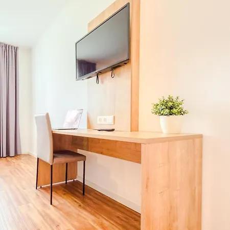 Hotel Sachsengang - Free Parking, Near U1 & U2 3*