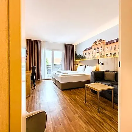 Hotel Sachsengang - Free Parking, Near U1 & U2 Groß-Enzersdorf