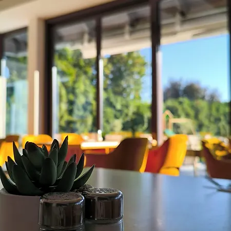 Sachsengang - Free Parking, Near U1 & U2 - Self-check-in 3* Groß-Enzersdorf
