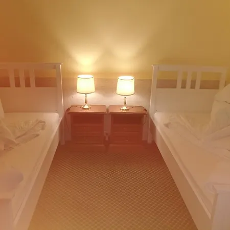 Sachsengang - Free Parking, Near U1 & U2 מלון