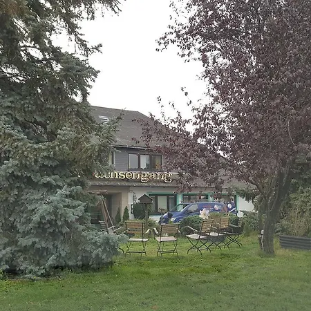 Sachsengang - Free Parking, Near U1 & U2 מלון Groß-Enzersdorf